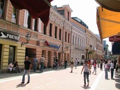 Пешеходная улочка в Баня-Лука — фотография, размер: 1280x850