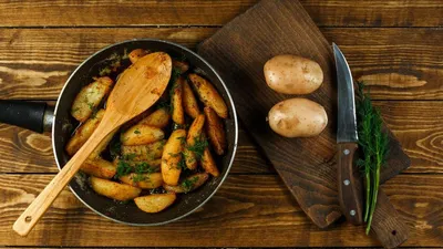 Жареная картошка с луком на сковороде, пошаговый рецепт с фото на 231 ккал