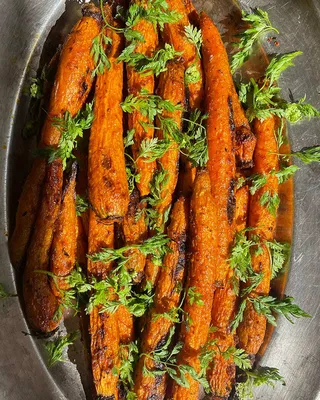 Запеченная морковь с соусом из йогурта и цедры лимона – Рецепты Kitchen  Ceremony