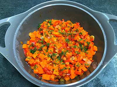 Салат из кабачков и моркови по-корейски с бесплатной доставкой на дом из  «ВкусВилл» | Вологда