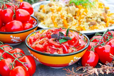 Салат из помидоров черри с красным луком и травами рецепт – Европейская  кухня: Салаты. «Еда»