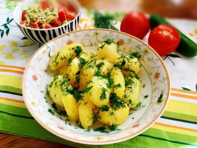Вареная картошка с зеленью - простой рецепт на 180 ккал