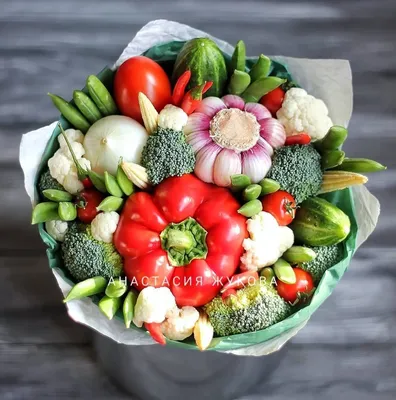 Съедобный Букет из овощей, цветов и салата купить в СПБ с доставкой недорого