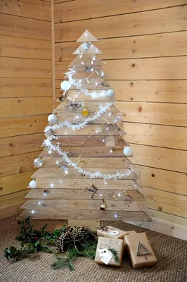 Декоративная елка из веток дерева | Рождественские проекты, Рождественские  украшения, Самодельные елочные игрушки