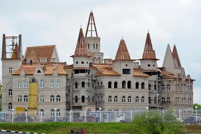 В подмосковном совхозе построили детский сад в виде немецкого замка -  Российская газета