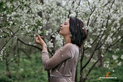 девушка в цветущем саду :: Анна Смоляк – Социальная сеть ФотоКто
