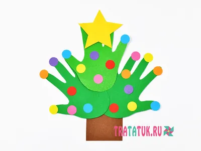 Украшенная рождественская елка в ладони Стоковое Фото - изображение  насчитывающей орнамент, праздник: 63623456