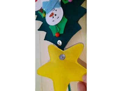 Елка из фетра с игрушками; Декоративное украшение для дома на стену; Декор  новогодний - купить с доставкой по выгодным ценам в интернет-магазине OZON  (1303371035)