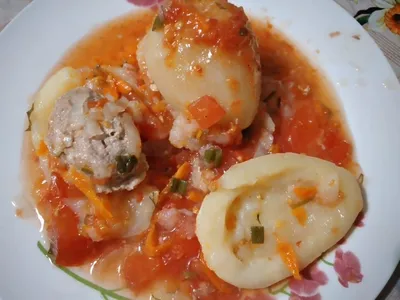 Фаршированная картошка в томатном соусе – кулинарный рецепт