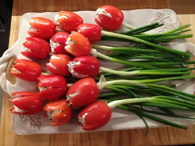 Малосольные помидоры, фаршированные зеленью, чесноком и перцем чили -  пошаговый рецепт с фото на Готовим дома