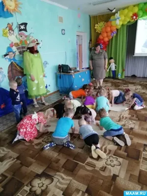 Первое знакомство детей в детском саду Стоковое Фото - изображение  насчитывающей младенец, мило: 202729442