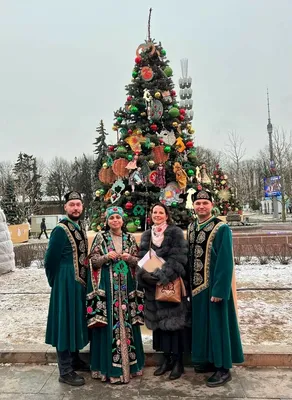 Ёлка из Башкирии одна из первых украсила главную аллею ВДНХ в Москве