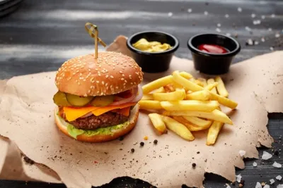 Комбо Чизбургер+фри+кетчуп+кола
