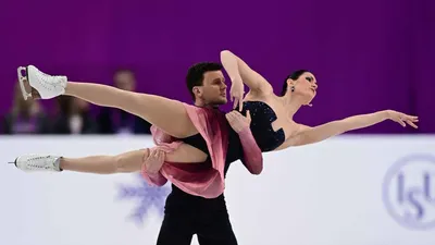 https://www.sport-express.ru/figure-skating/news/figuristka-simonova-upala-golovoy-ob-led-i-prodolzhila-programmu-na-turnire-v-moskve-2171701/