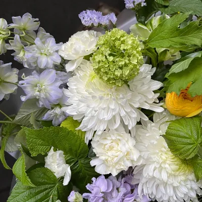 Собран в саду: стойкие хризантемы, пионовидная роза и другие цветы по цене  10248 ₽ - купить в RoseMarkt с доставкой по Санкт-Петербургу