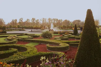 Французские сады Вилла Арнага в Камбо-ле-Бен, как видно из – Стоковое  редакционное фото © sasha64f #276519728