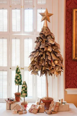 Новогодний декор дома и сада: елки из подручных материалов, фото, идеи |  Рождественская ёлка своими руками, Рождественские узоры, Рождественские  украшения