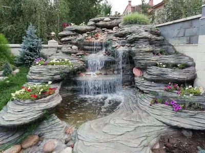 Как построить водопад на дачном участке своими руками, где и как сделать  водопад из камней в саду | Houzz Россия