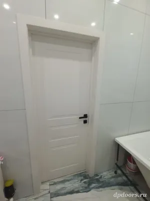 Стеклянные двери в ванную и туалет в магазине Акма