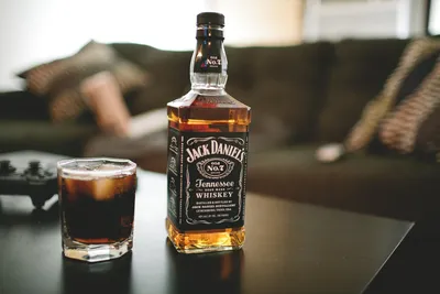jack daniels виски бутылка стакан HD обои для ноутбука | Whiskey, Jack  daniels, Jack daniels whiskey bottle
