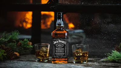Картинки элитный, алкоголь, алкогольный, напиток, американский, виски,  бурбон, бренд, бутылка, бокал, рюмка, american, whisky, whiskey, bourbon, jack  daniels - обои 2560x1440, картинка №444844