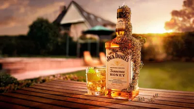 Обои Бутылка виски Jack Daniels 720x1080 скачать бесплатно на рабочий стол