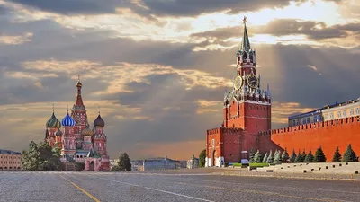 Зимний кремль в огнях вечернего города - обои на рабочий стол