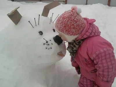 Активисты Люберец помогли убрать снег семьям мобилизованных | Телеканал ЛРТ  - Новости, события, реклама, кабельное ТВ.