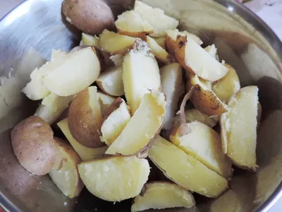 Продам картофель жёлтый, мелкий на корм животным по 7 руб/кг. Есть 700 кг.  Самовывоз из д. Лавры | ВКонтакте