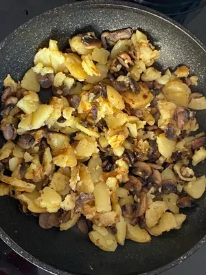 Жаренная картошка 🥔 с грибами - рецепт с фотографиями - Patee. Рецепты