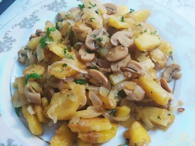 Жареная картошка с грибами и луком - рецепт автора Алтынка
