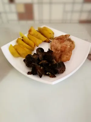 Мясо, запеченное с грибами и картофелем - пошаговый рецепт с фото на  Готовим дома