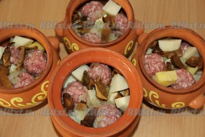 Фрикадельки в горшочках с картошкой и грибами - 7 пошаговых фото в рецепте