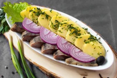 Селедка с картошкой - 10 пошаговых фото в рецепте