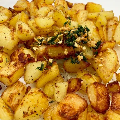 Ароматная картошка 🥔 в духовке с тимьяном и чесноком - рецепт автора  Александр - директор Овкусе