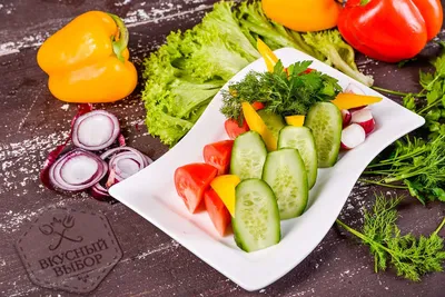 Попробуйте ассорти свежих овощей и другие холодные закуски в ресторане -  баре Рублев в г. Псков
