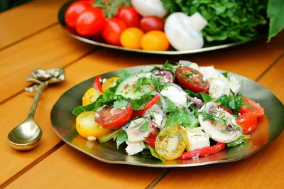 Заказать салаты из ресторана BAHROMA: бесплатная доставка салатов на дом в  Санкт-Петербурге