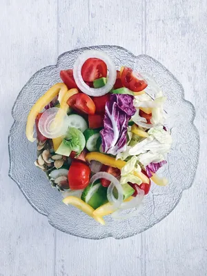 Салат овощной с сыром рецепт с фото - 1000.menu