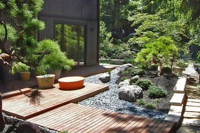Китайский сад с домом стоковое изображение. изображение насчитывающей цвет  - 41341003