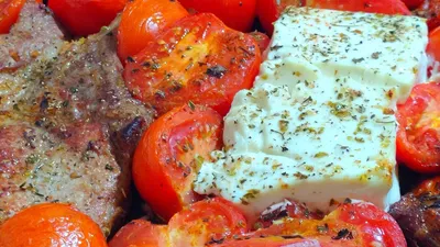 Кабачки с помидорами и сыром в духовке - рецепт с фото