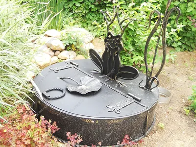 Кованая садовая фигура Павлин под заказ в мастерской Арт Кузница