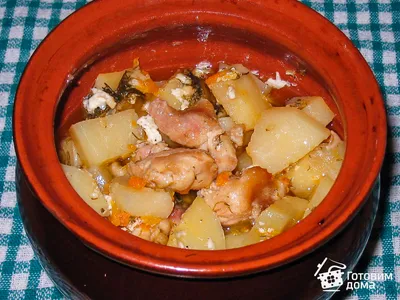 Курица, тушенная с картофелем в горшочке - пошаговый рецепт с фото на  Готовим дома