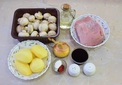 Свинина с грибами и картошкой в горшочке (жаркое в духовке). Рецепт с фото.  | Вкуснечко | Дзен