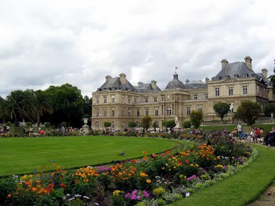 Люксембургский сад и дворец в Париже