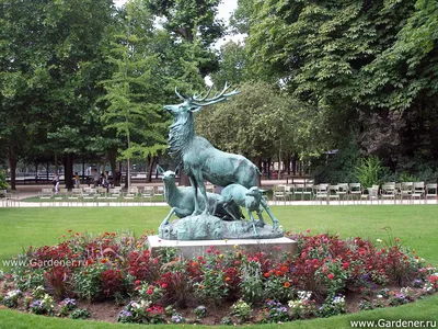 Люксембургский сад (Jardin Du Люксембург) в Париже, Франции Редакционное  Фотография - изображение насчитывающей центр, трава: 45783117
