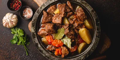 Запечённая говядина с овощами в рукаве в духовке: рецепт - Лайфхакер