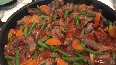 Сочная говядина с овощами в духовке - YouTube