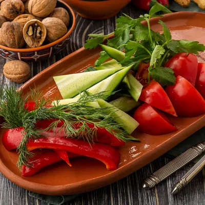 Нарезка из свежих овощей – Ресторан \"Мимино. Хачапури и вино\"