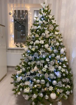 Белая новогодняя ёлка | Новогодние елочные украшения, Елочные украшения,  Идеи рождественских украшений