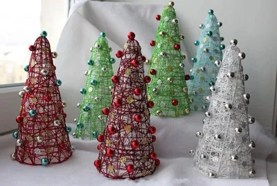 Как сделать новогоднюю елку своими руками: интересные идеи и мастер-класс  по изготовлению из подручных материалов